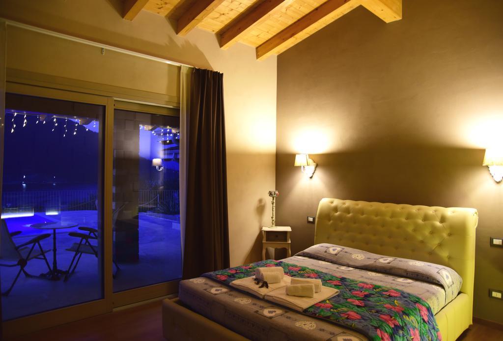 Agriturismo Le Fontane Сале Маразино Стая снимка